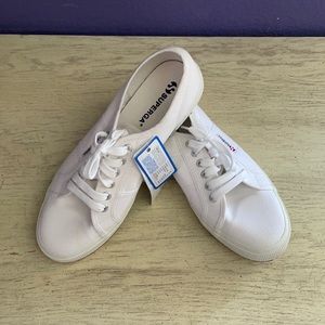 Brand new Superga Size 11 while tennis shoes.